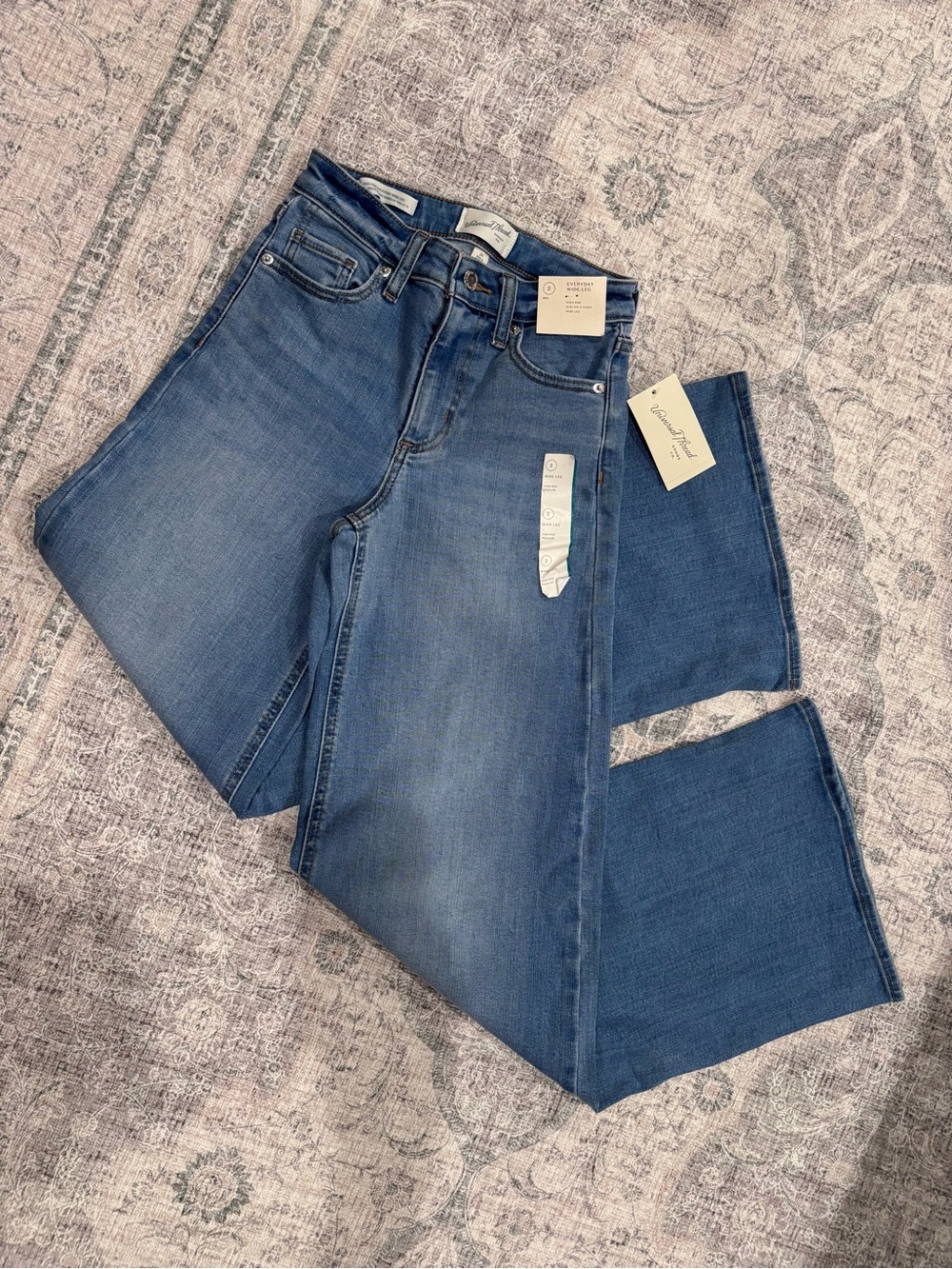 Universal Thread Medium Wash Wide-Leg High-Rise Jeans Brand NWT size 2R - Picture 3 of 12